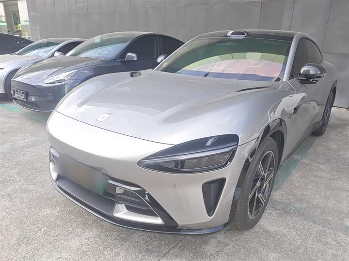 Фото 1 - Xiaomi YU7