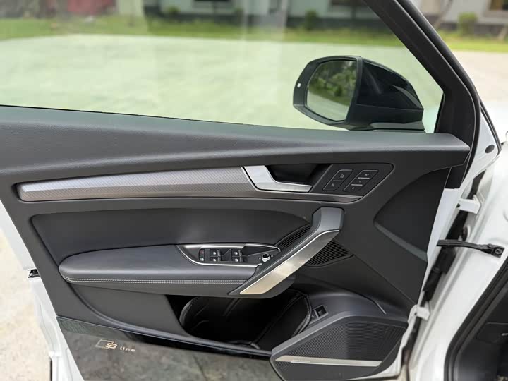 Фото 4 - Audi Q5L