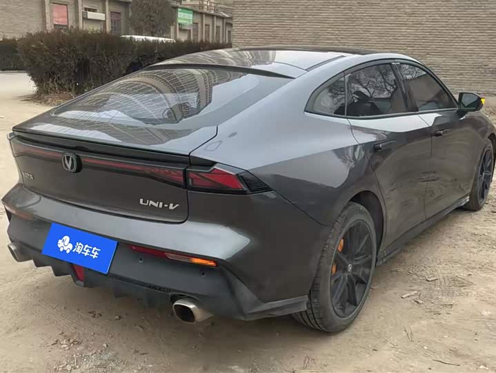 Фото 3 - Changan UNI-V