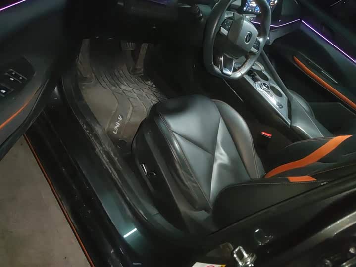 Фото 9 - Changan UNI-V