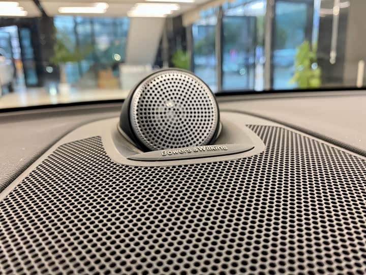 Фото 8 - Volvo XC60