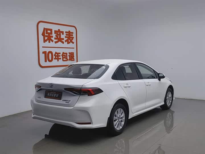 Фото 2 - Toyota Corolla