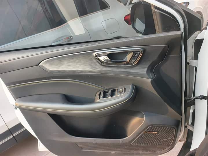 Фото 7 - Roewe RX5