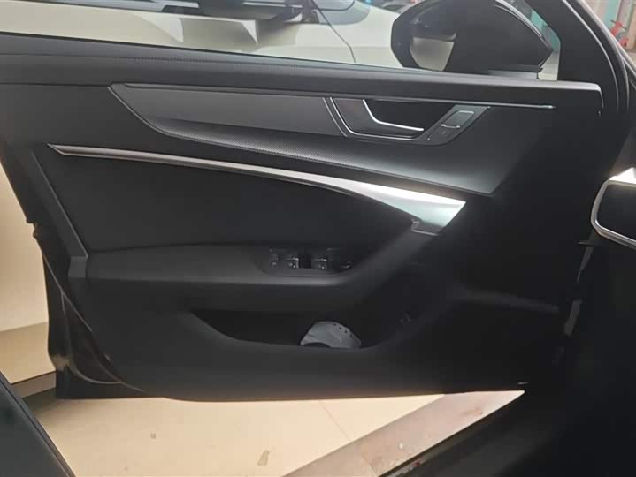 Фото 7 - Audi A6L