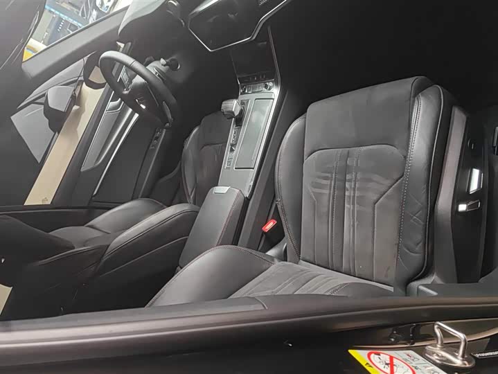 Фото 8 - Audi A6L