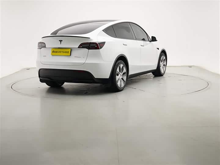 Фото 8 - Tesla Model Y