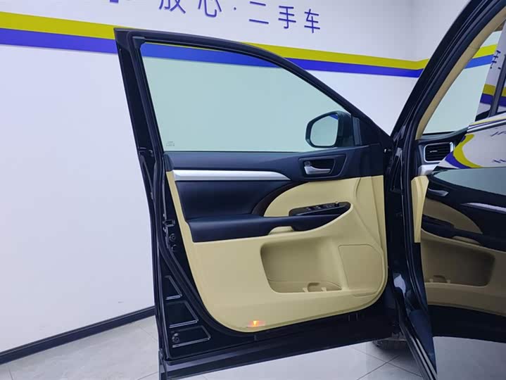 Фото 7 - Toyota Highlander