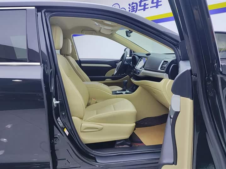 Фото 8 - Toyota Highlander