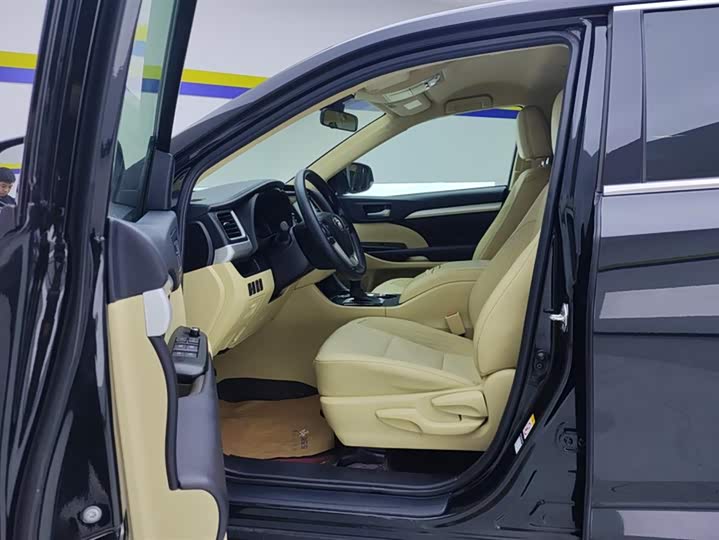 Фото 9 - Toyota Highlander