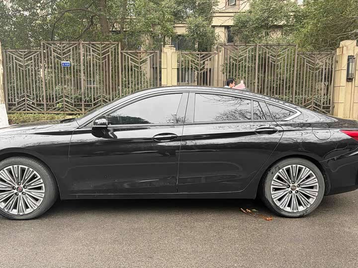 Фото 5 - Hongqi H5