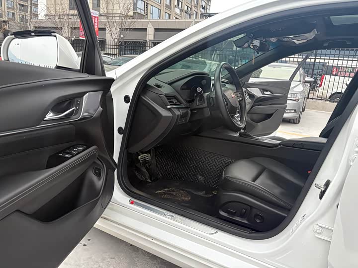 Фото 9 - Cadillac CT4