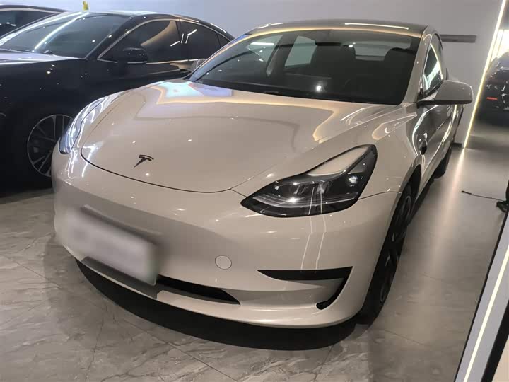 Фото 2 - Tesla Model 3