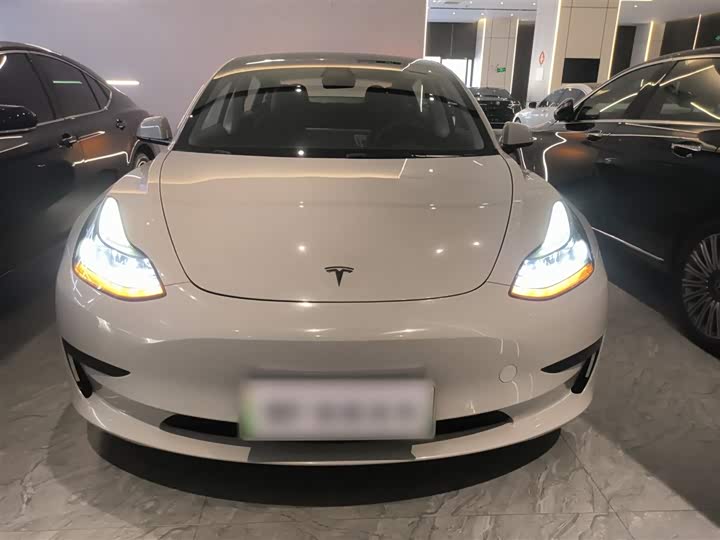 Фото 3 - Tesla Model 3