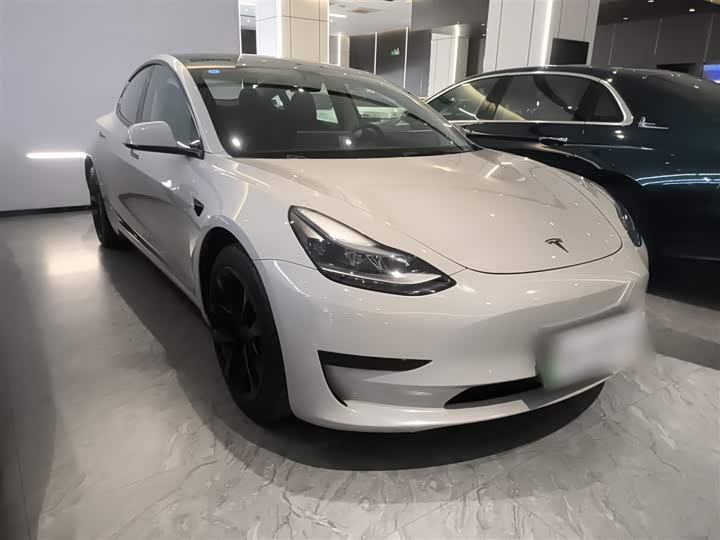 Фото 4 - Tesla Model 3
