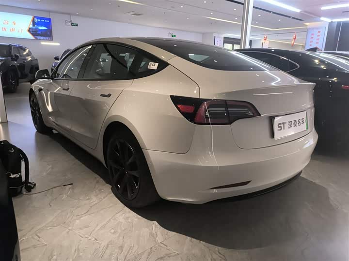 Фото 5 - Tesla Model 3