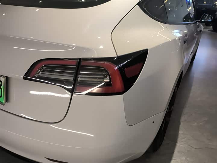 Фото 8 - Tesla Model 3