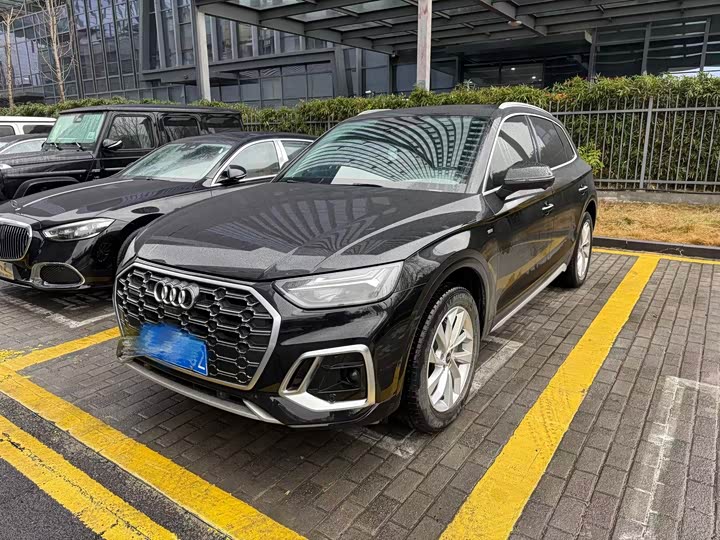 Фото 1 - Audi Q5L