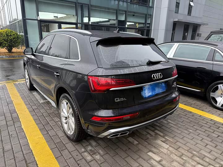 Фото 2 - Audi Q5L