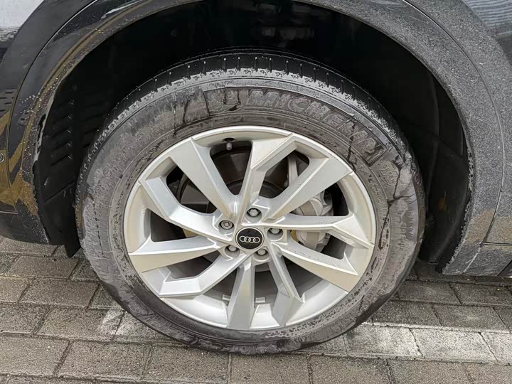 Фото 7 - Audi Q5L