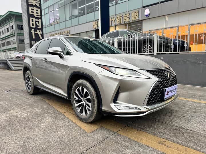 Фото 4 - Lexus RX
