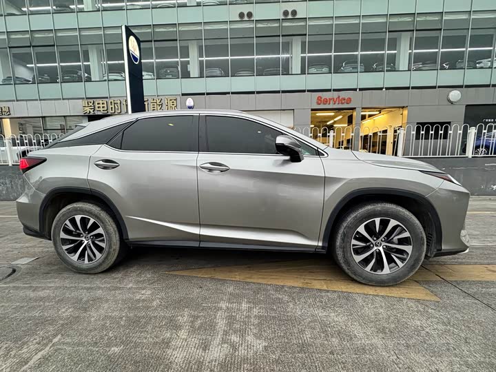 Фото 5 - Lexus RX