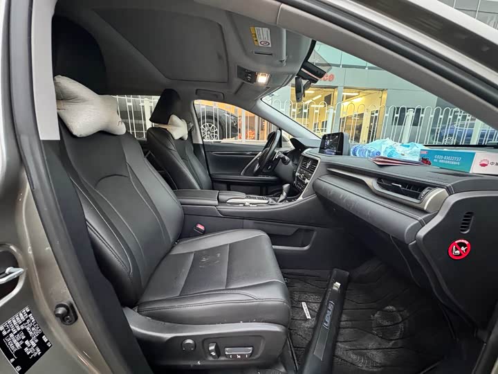 Фото 6 - Lexus RX