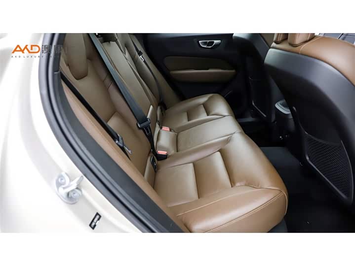 Фото 8 - Volvo XC60