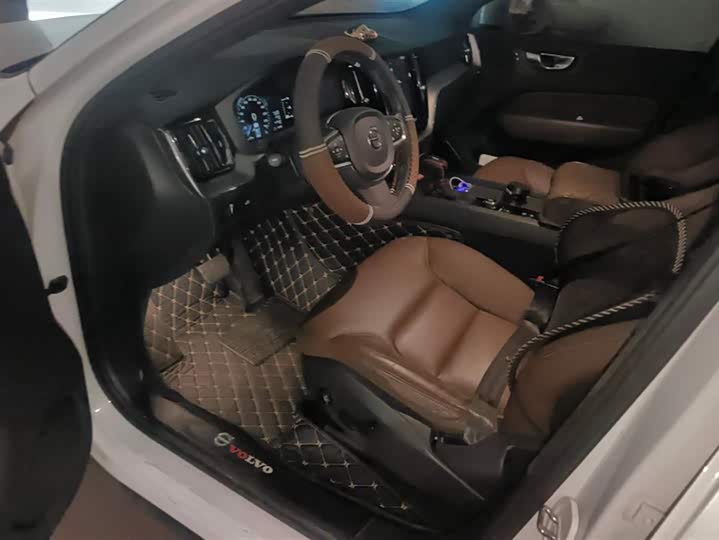 Фото 9 - Volvo XC60