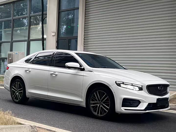 Фото 2 - Geely Preface