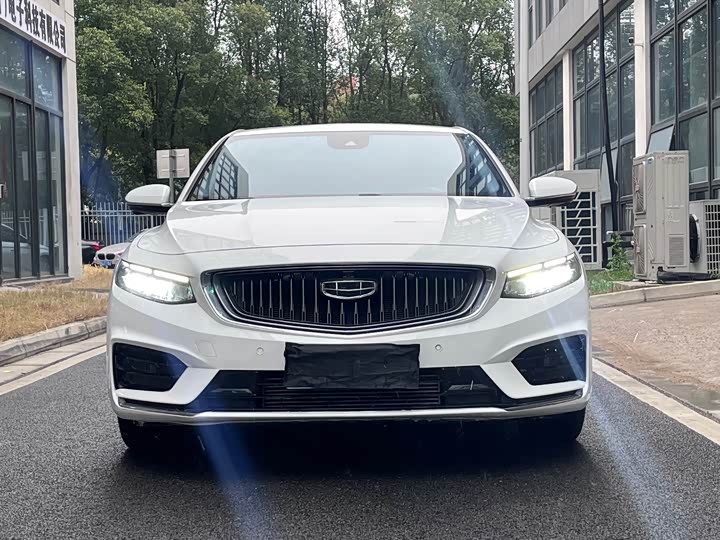 Фото 3 - Geely Preface