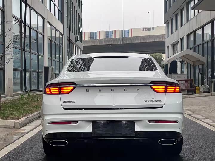 Фото 4 - Geely Preface