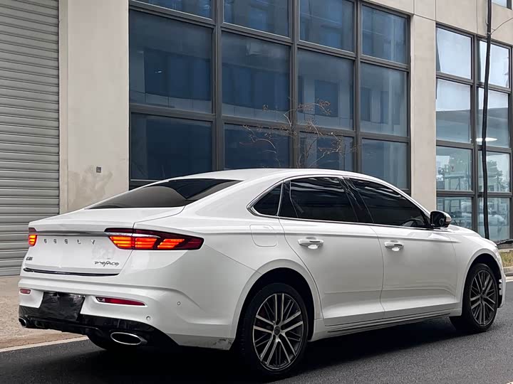 Фото 6 - Geely Preface