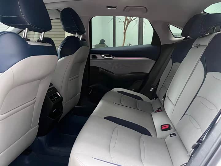 Фото 8 - Geely Preface