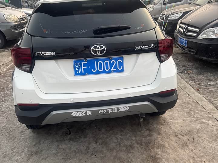 Фото 5 - Toyota Yaris L Hatchback