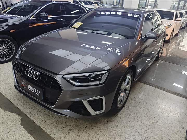 Фото 1 - Audi A4