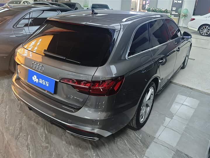 Фото 3 - Audi A4