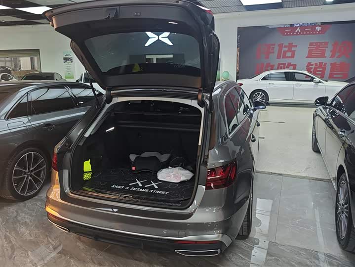 Фото 4 - Audi A4