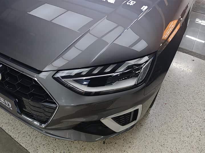 Фото 5 - Audi A4