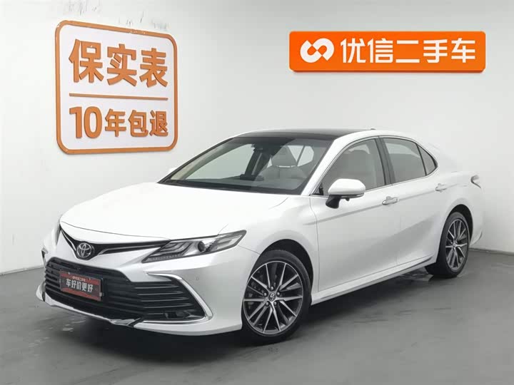 Фото 1 - Toyota Camry