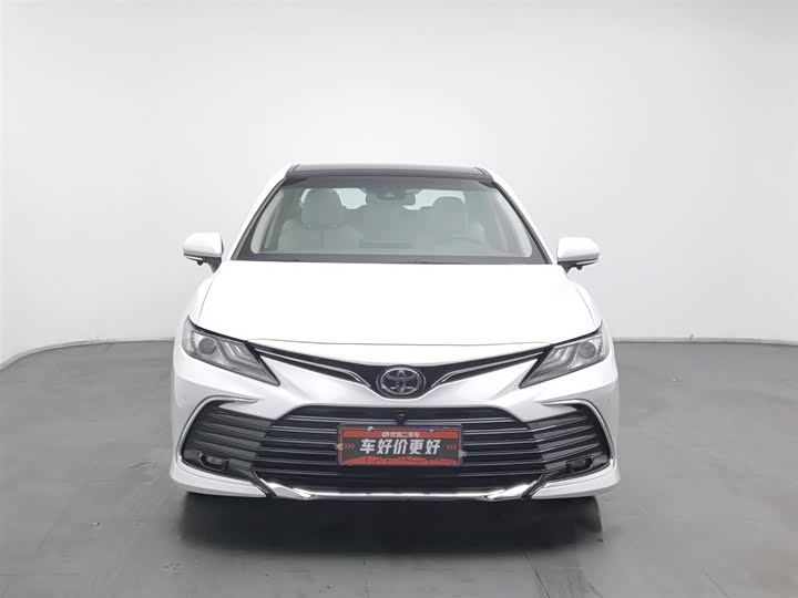 Фото 3 - Toyota Camry