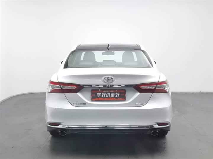 Фото 4 - Toyota Camry