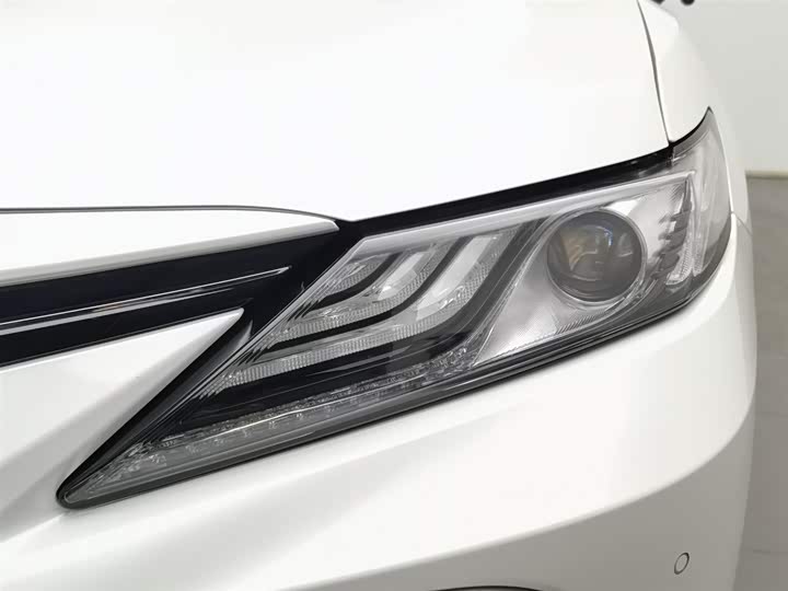 Фото 7 - Toyota Camry