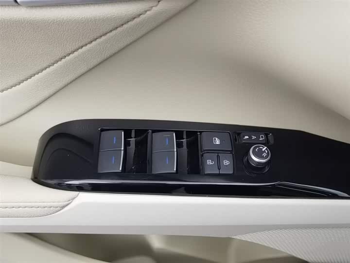 Фото 9 - Toyota Camry