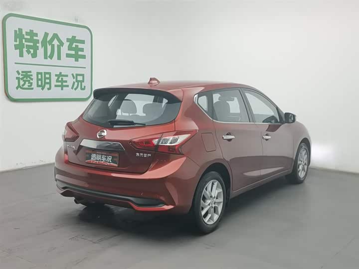 Фото 2 - Nissan Tiida