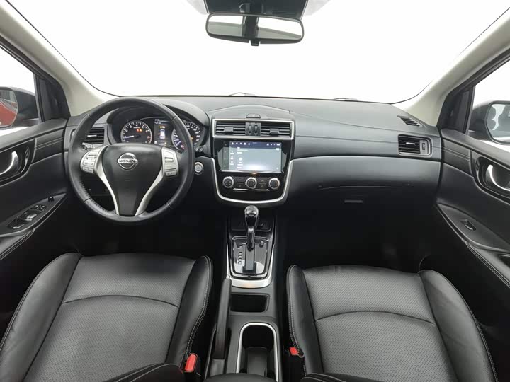 Фото 5 - Nissan Tiida