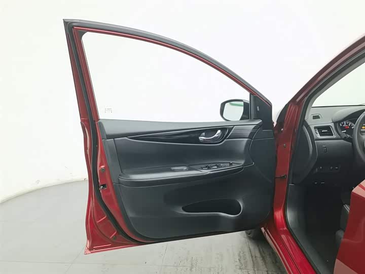 Фото 8 - Nissan Tiida