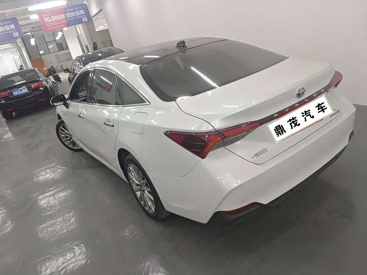 Фото 3 - Toyota Avalon