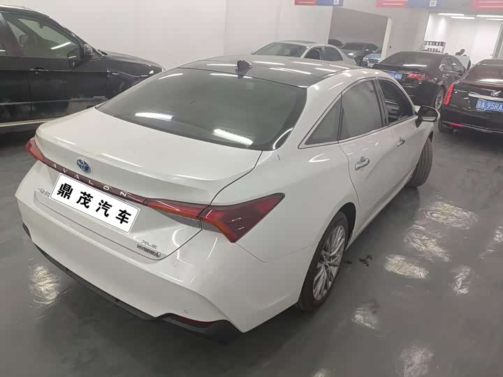 Фото 4 - Toyota Avalon