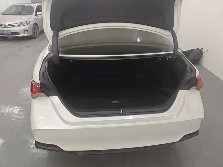 Фото 5 - Toyota Avalon