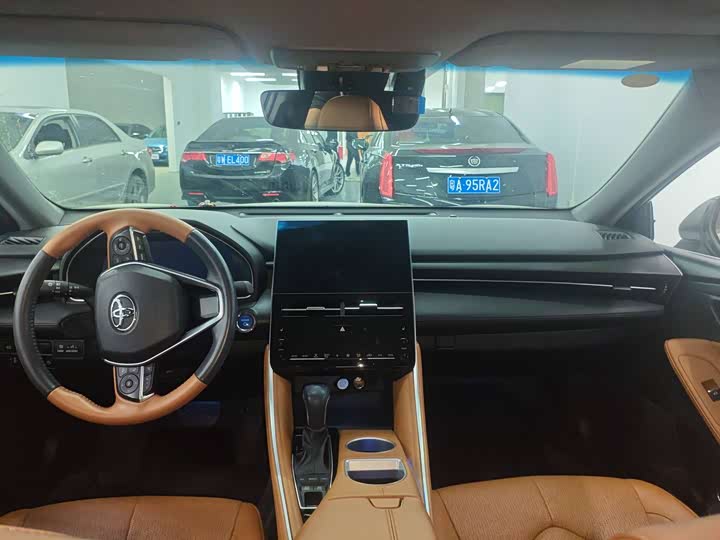 Фото 8 - Toyota Avalon